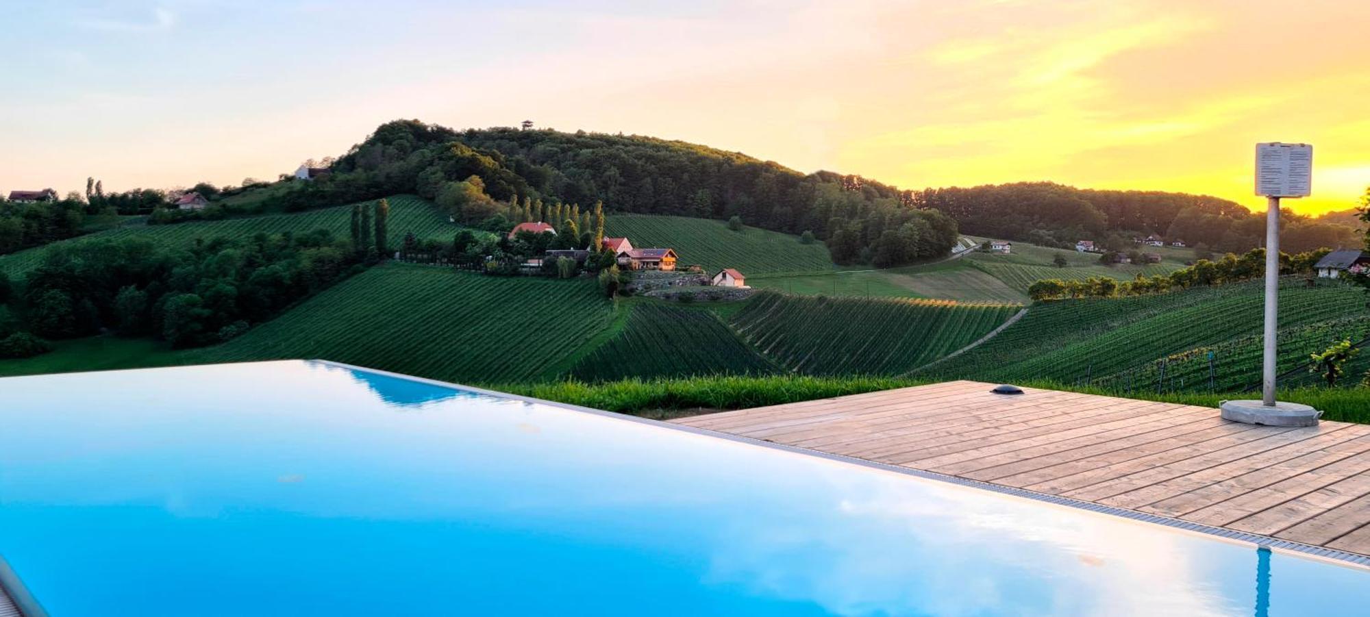 Hideaway An Der Weinstrasse - Pool & Sauna - Apartments Anderlage Spielfeld Esterno foto